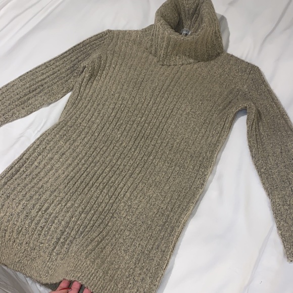 Turtleneck dress - Picture 3 of 4